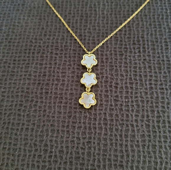 Zeyzey Mother of Pearl👩‍👧 Vertical↕️ Flower🌸 Pendant Necklace - NWT - Picture 6 of 15